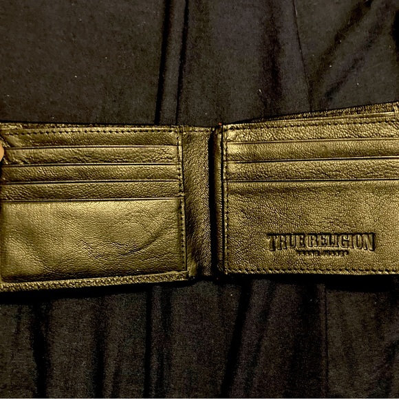 NWOT True Religion Genuine Leather Bi-fold Wallet - Picture 2 of 4